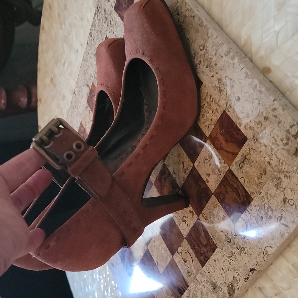 Vince Camuto - Picture 5 of 8
